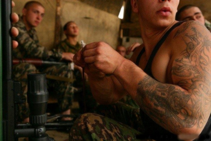 Какие тату делают в армии. Армейская татуировка – фото. Можно ли военным делать татуировки