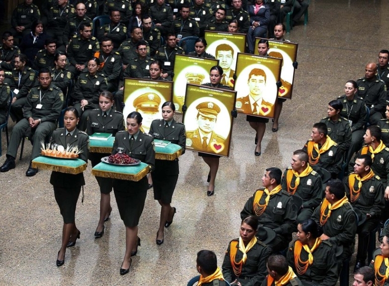 церемония в штаб-квартире полиции Колумбии
