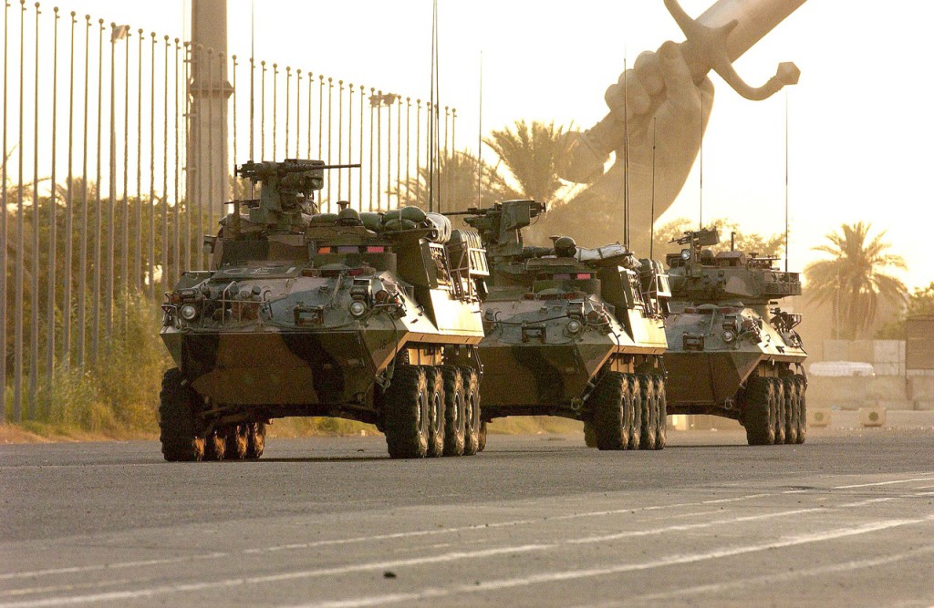 Солдаты СОА на транспорте ASLAV в патруле в Международной зоне. Багдад, июль, 2005г.